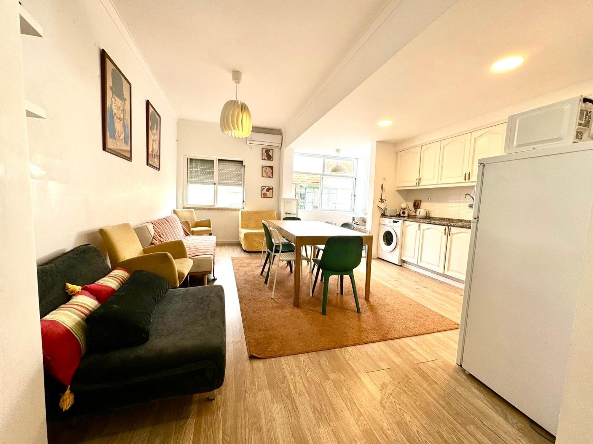 Almada Big Flat Next To Lisbon And Caparica Beach Exterior foto